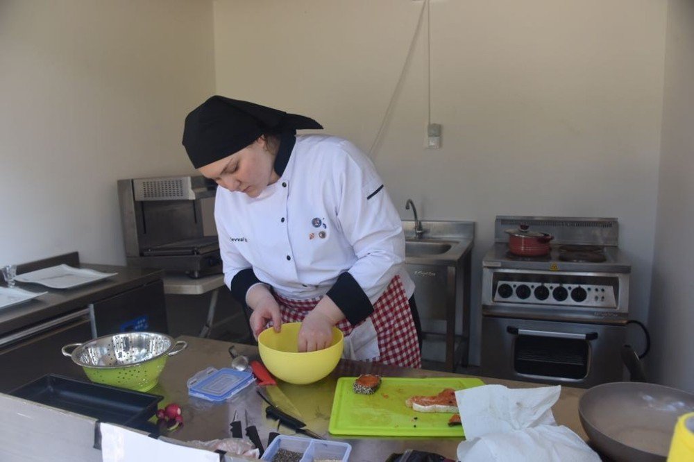 Uluslararası Yemek Festivali Kemalpaşa’da Başladı