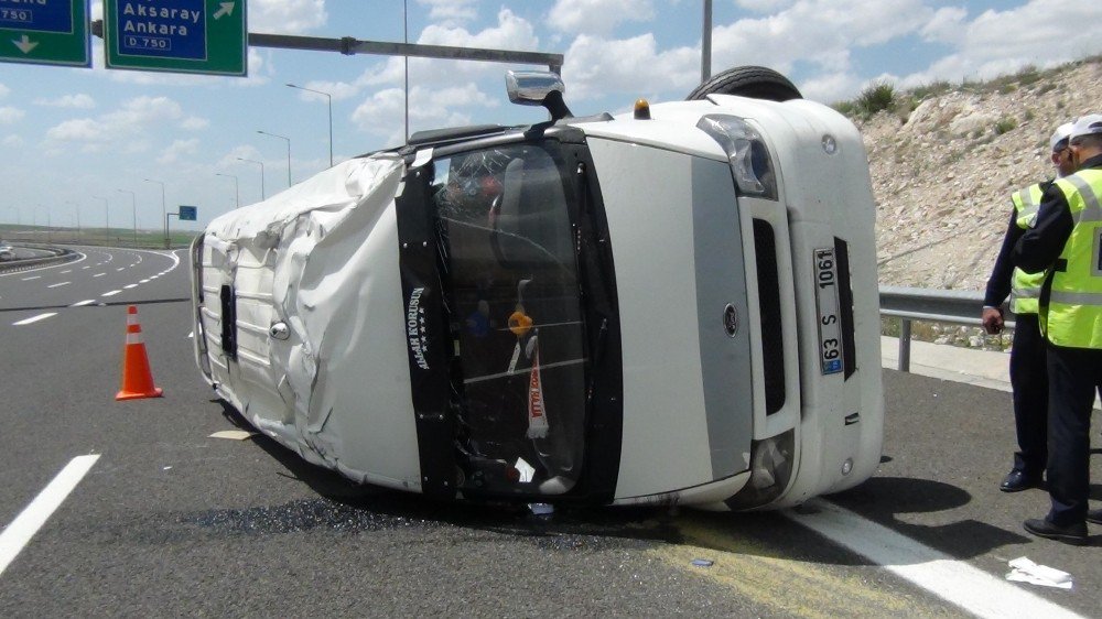 Tarım İşçilerini Taşıyan Minibüs Devrildi: 13 Yaralı