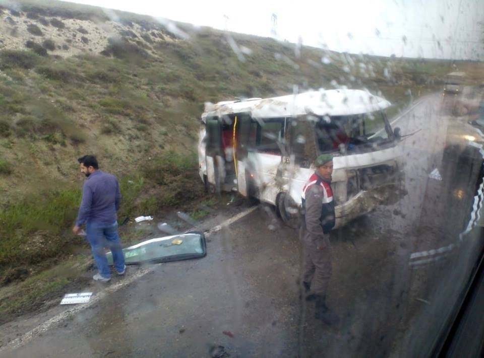 Kütahya’da Trafik Kazası: 3 Yaralı