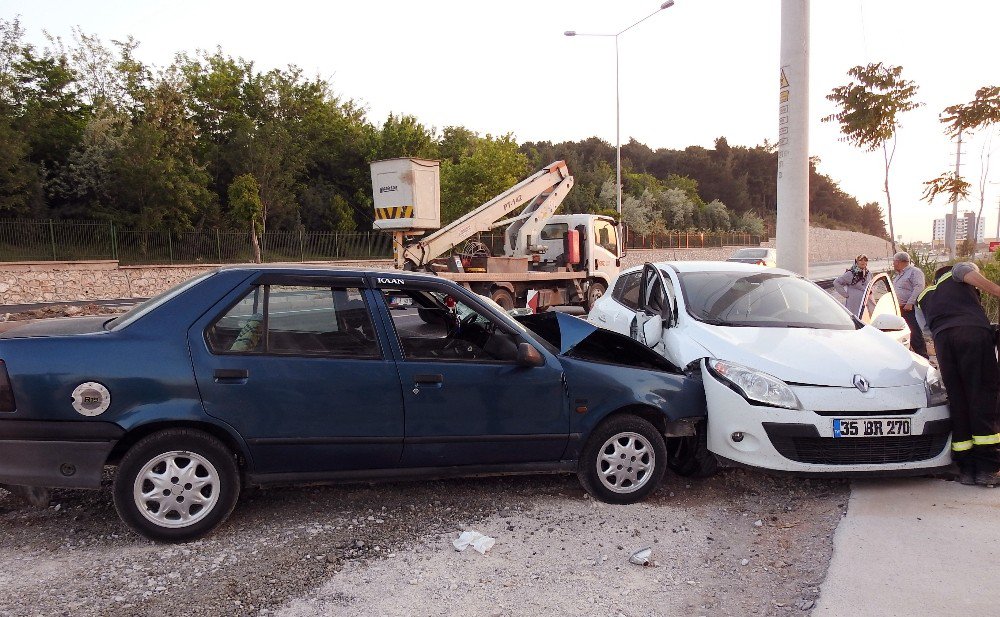 Soma’da İki Araç Çarpıştı: 3 Yaralı