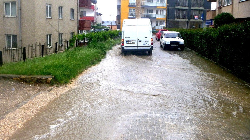 Bilecik’te Sağanak Yağmur Etkili Oldu