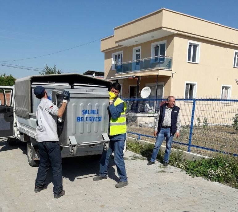 Salihli’de 14 Mahalleye 300 Çöp Konteyneri