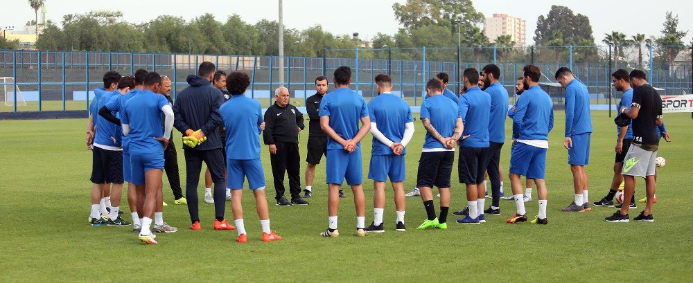 Adana Demirspor Çalışmalarını Sürdürüyor