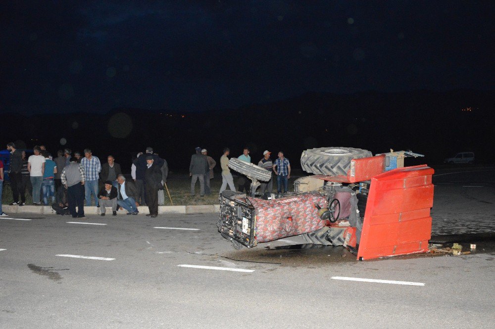 Tokat’ta Otomobille Traktör Çarpıştı: 2 Yaralı