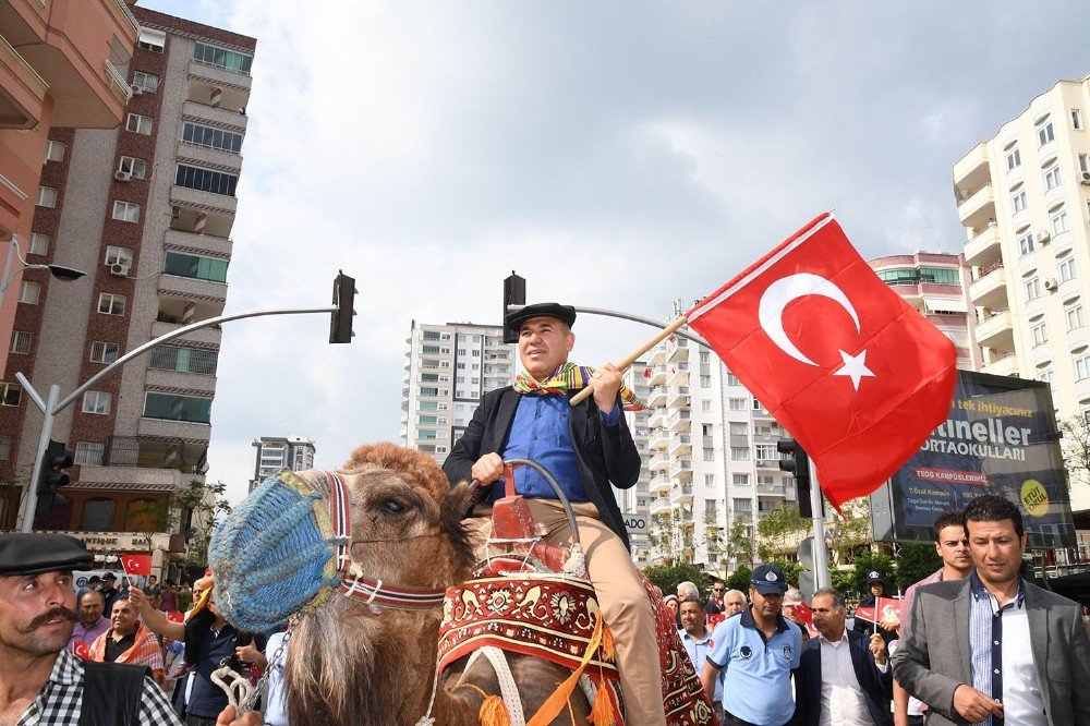 Sözlü, Temsili Yörük Göçü’ne Deve Üstünde Katıldı