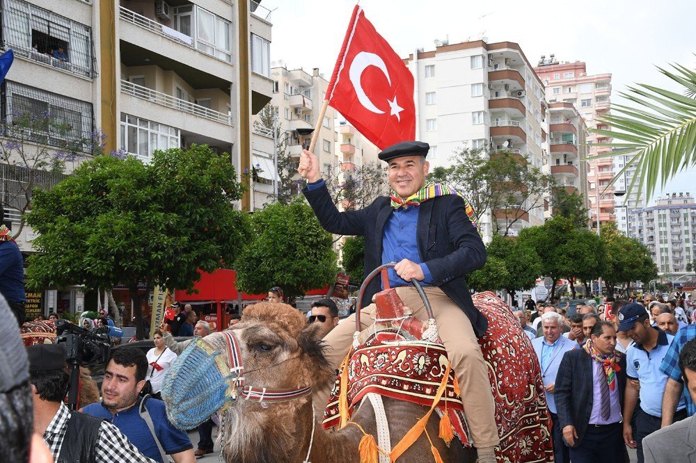 Sözlü, Temsili Yörük Göçü’ne Deve Üstünde Katıldı