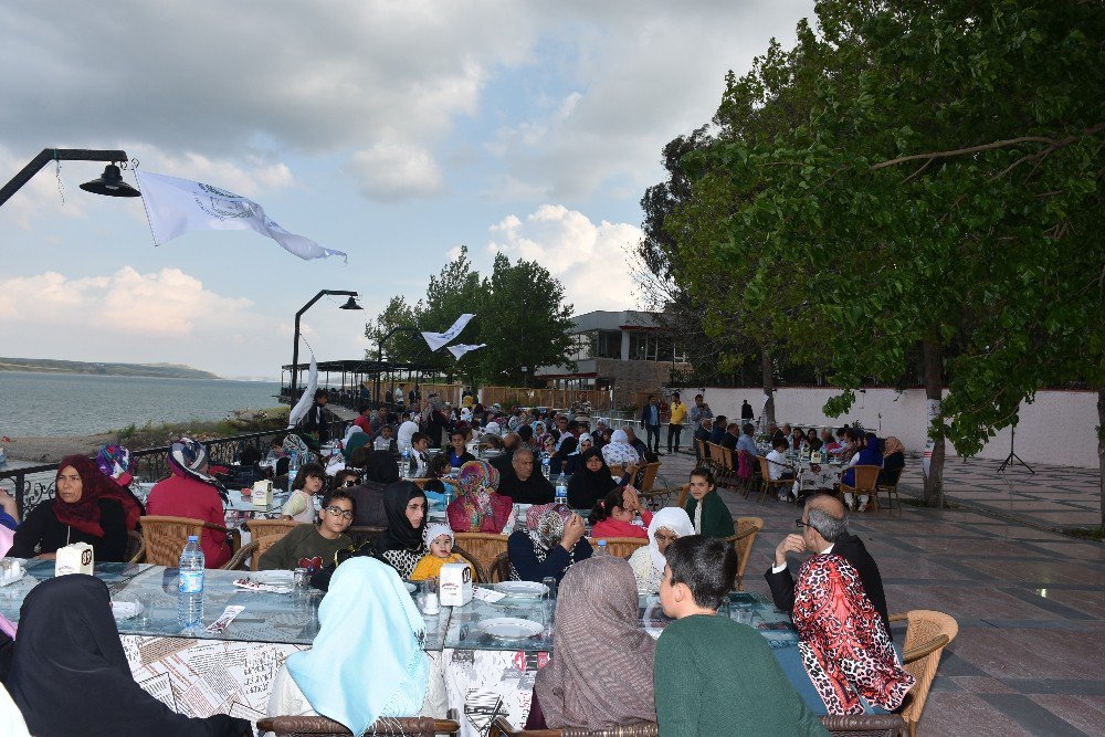 Kahta İlçesinde Anneler Günü Kutlandı