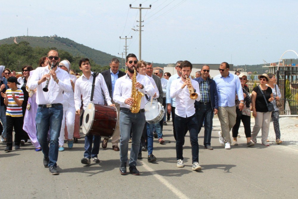 Ayvalık Ve Küçükköy’de Teferiç Şenlikleri Coşkusu