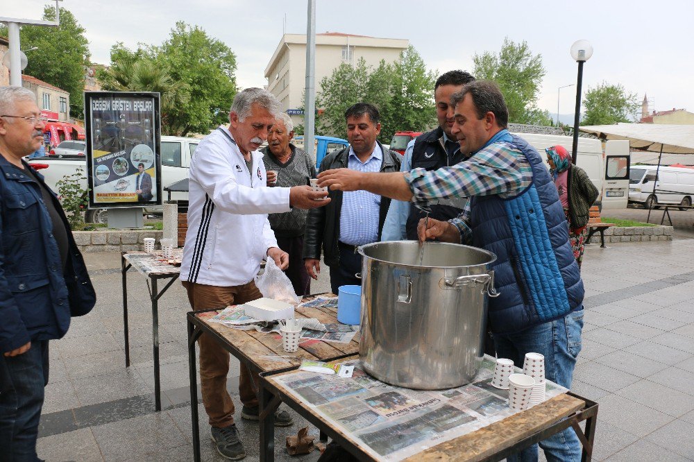 Vatandaşa Sıcak Süt İkramı