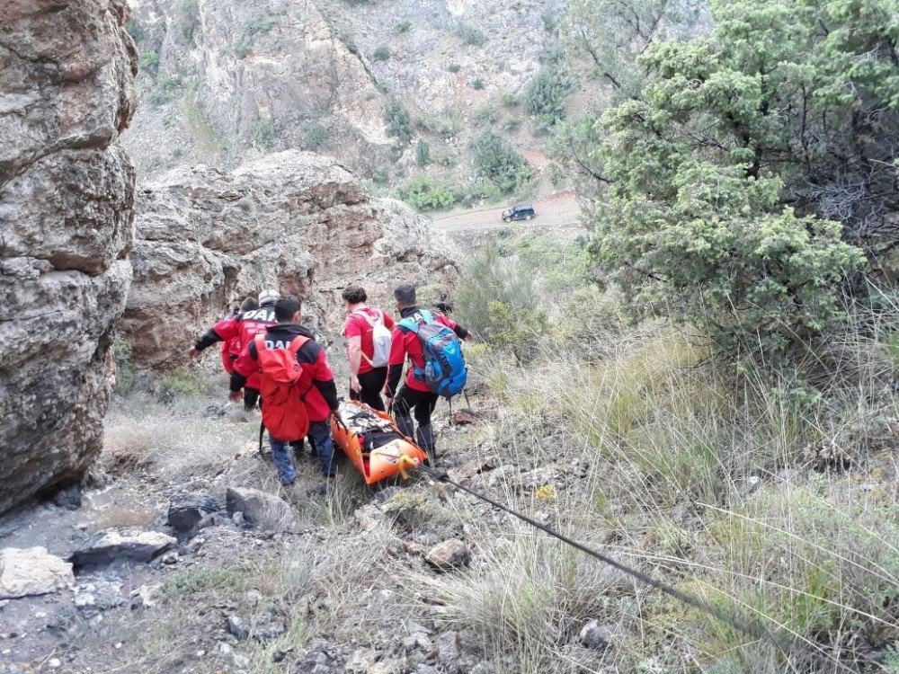 Dak Ekibi Mahsur Kalan Bisikletçileri Kurtardı