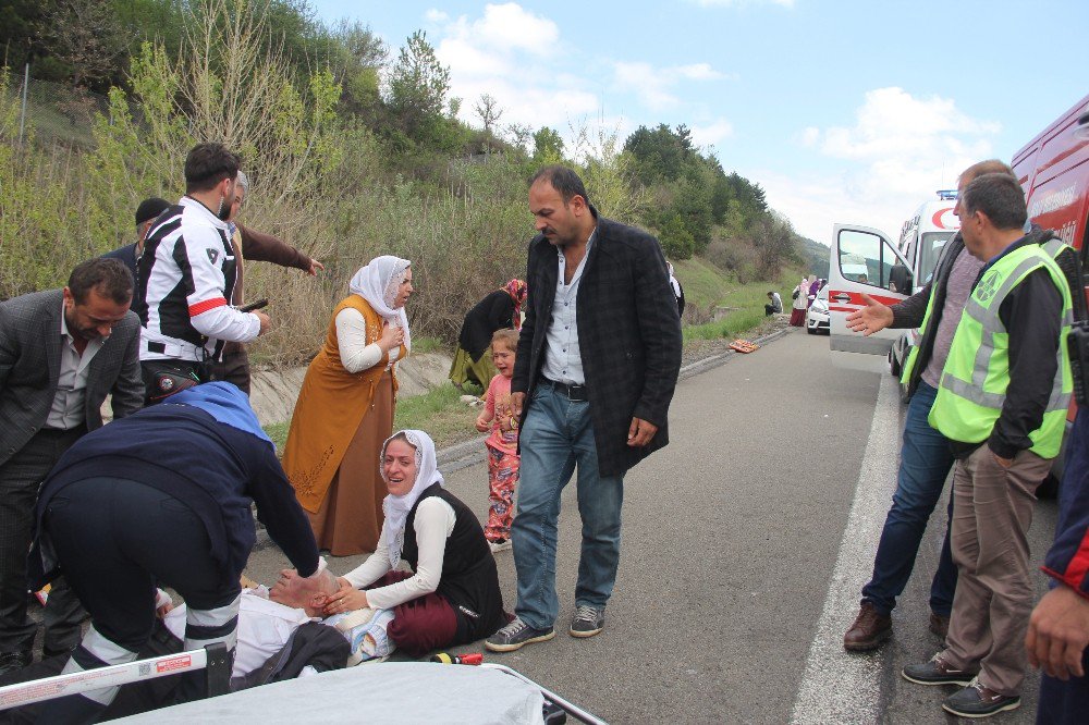 Düğünden Dönen Aile Kaza Yaptı: 1 Ölü, 6 Yaralı