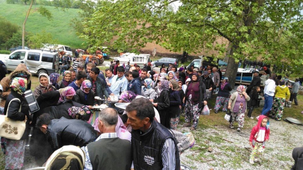 Darıalan Köyünde Hayır Yemeği Düzenlendi