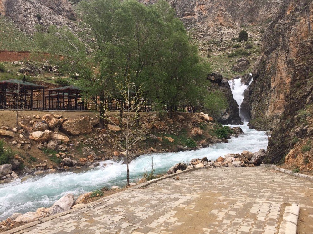 Develi De Doğa Harikası Homurlu Piknik Alanı Yaz Mevsimine Hazır