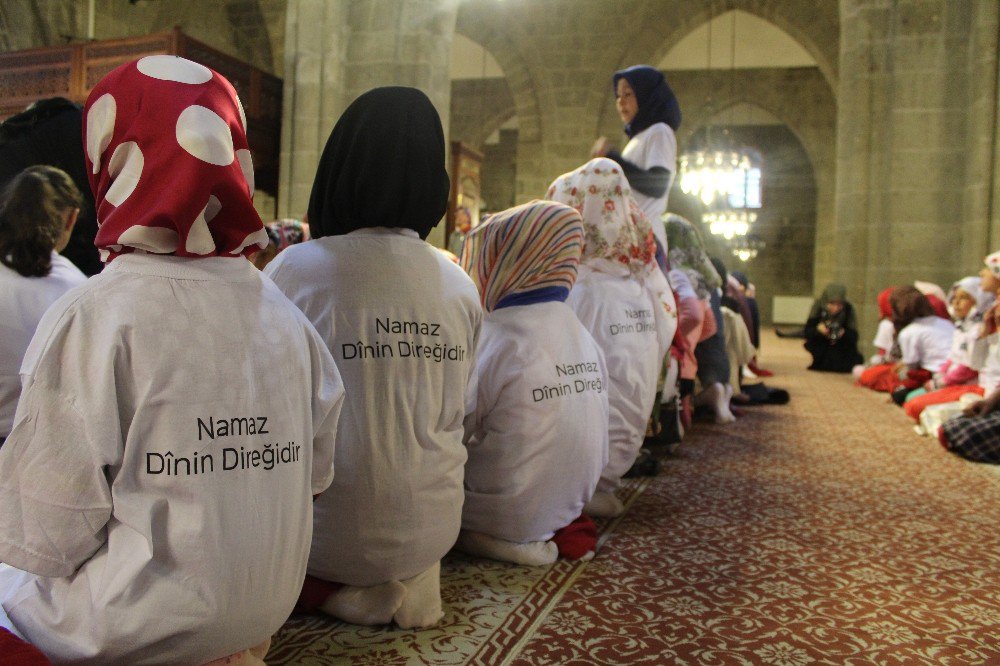 Erzurum’da İlkokul Öğrencileri Camii’de Buluştu