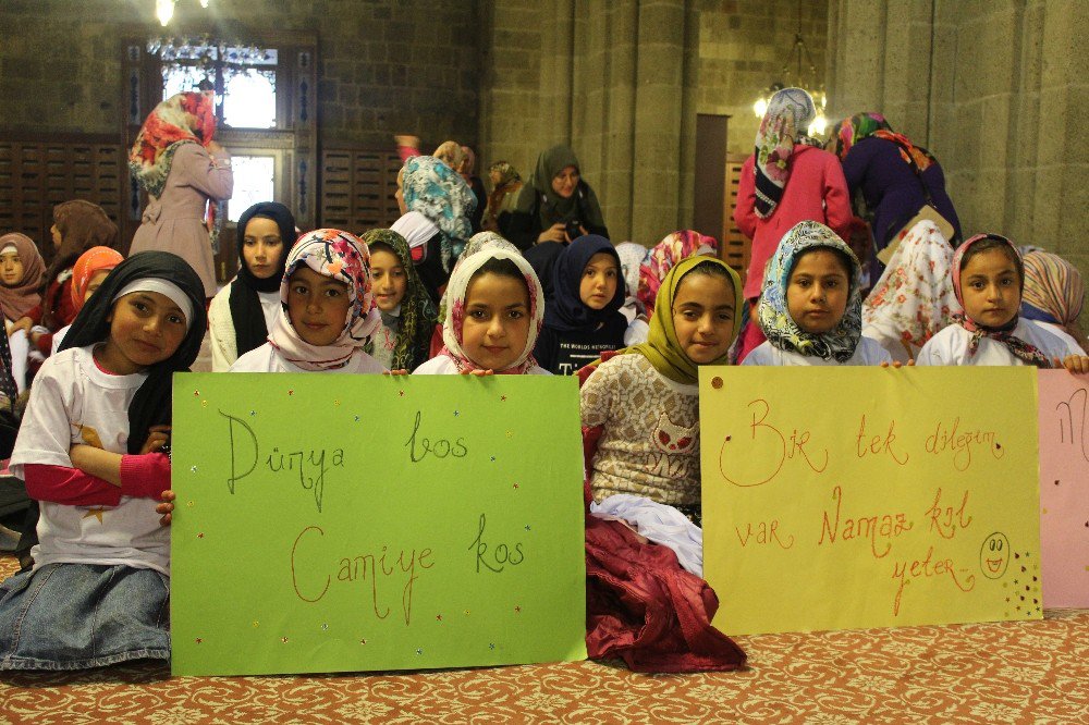 Erzurum’da İlkokul Öğrencileri Camii’de Buluştu