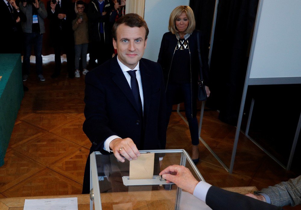 Cumhurbaşkanı Adayı Macron Sandık Başında