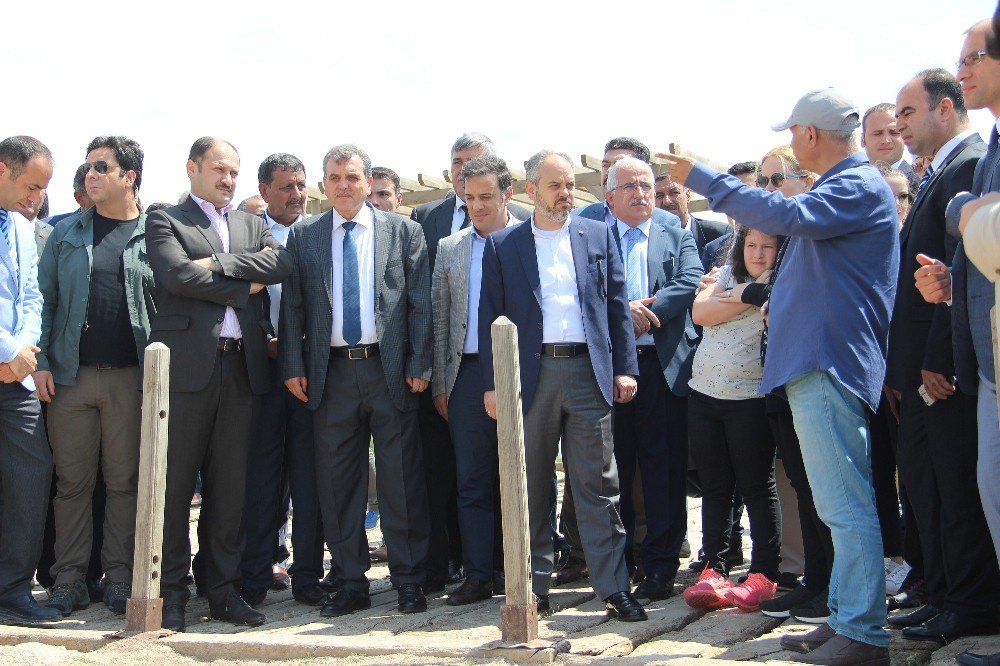 Bakan Kılıç Referandumda En Yüksek Evet Oyu Çıkan Harran’ı Ziyaret Etti