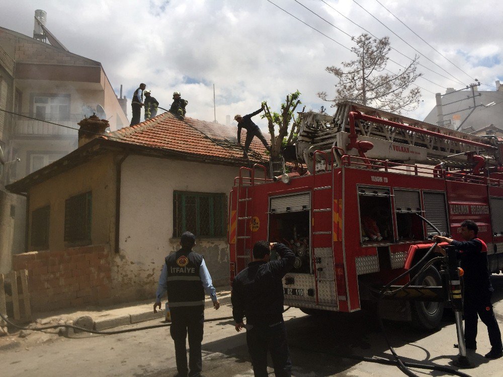 Karaman’da Afgan Ailenin Kaldığı Evin Çatısı Yandı