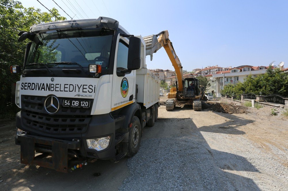 Karadere Caddesindeki Yol Yapım Çalışmalarında Sona Gelindi