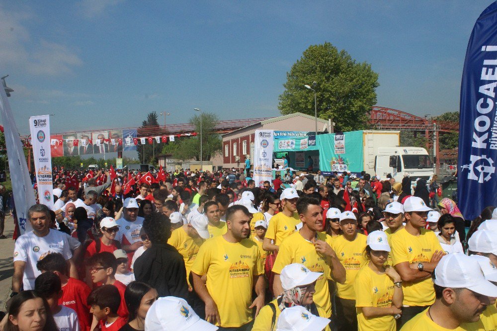 Kitaba Koş Etkinliği Renkli Görüntülere Sahne Oldu