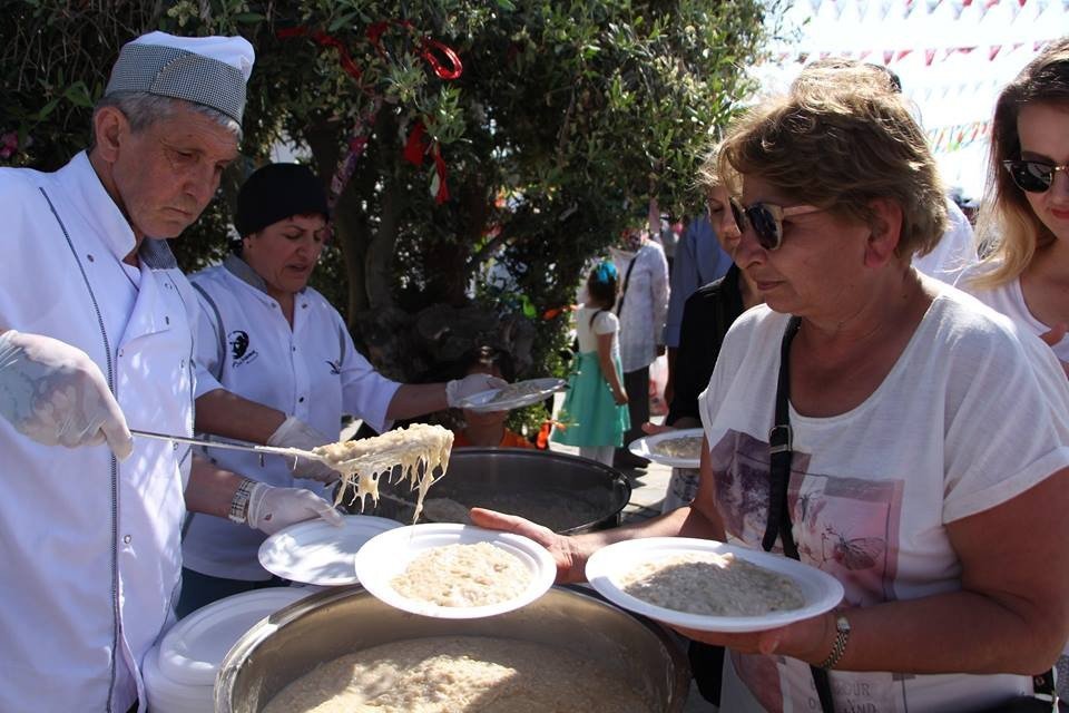 Kuşadası Belediyesi’nden Hıdrellez Keşkeği