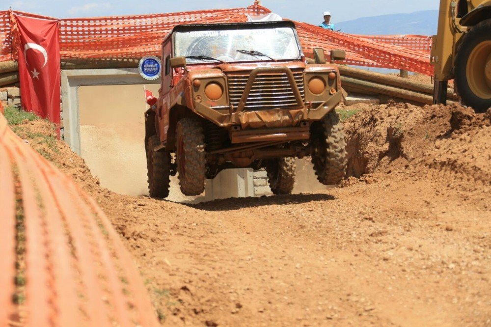 Merkez Efendi Mahalli Off-road Yarışlarında Şampiyonlar Kupalarını Aldı