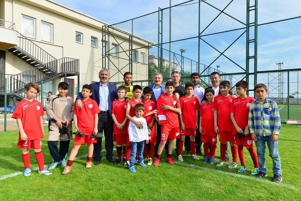 Pendik’te Miniklerden Nefes Kesen Futbol Turnuvası