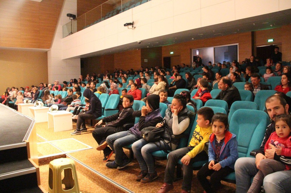 Bozüyük’te Çocuklar İçin “Keloğlan’ın Becerikli Eşeği” Sahnelendi