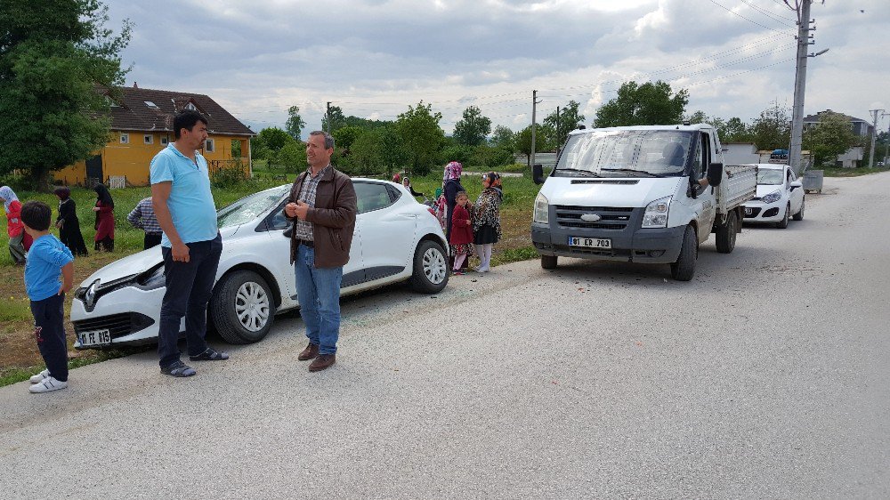 3 Aracın Karıştığı Kazada Bisiklet Sürücüsü Yaralandı