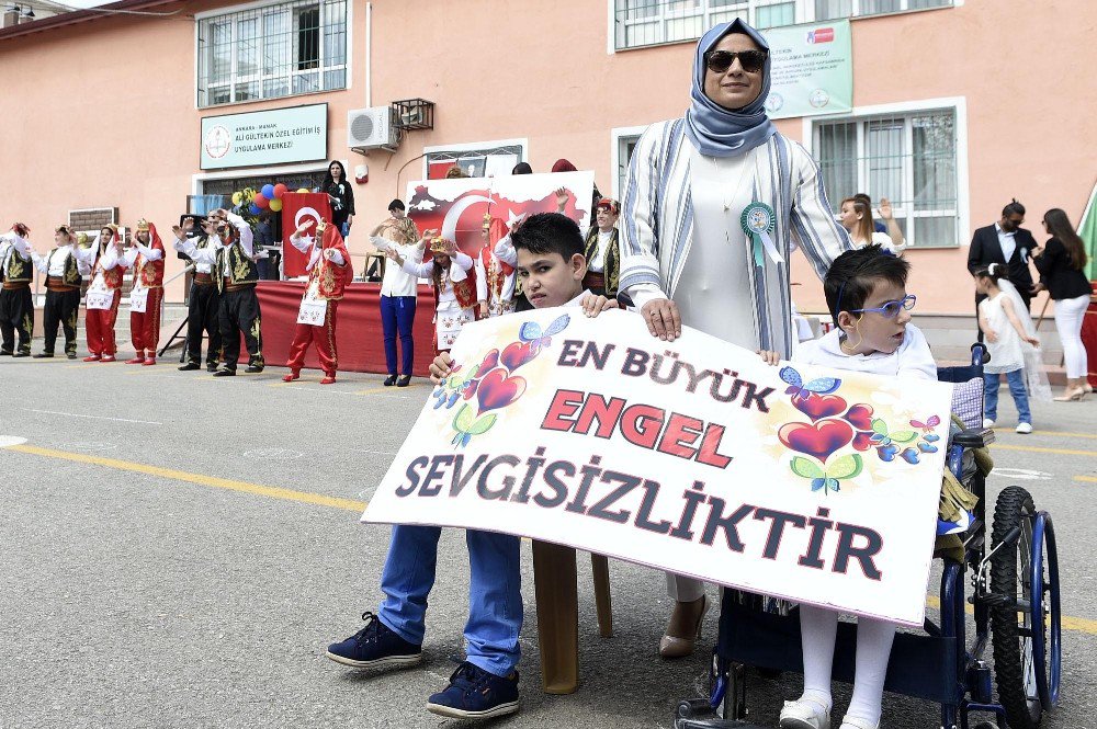 ’Özel Eğitim’ Okulunun İlk Özel Mezunları