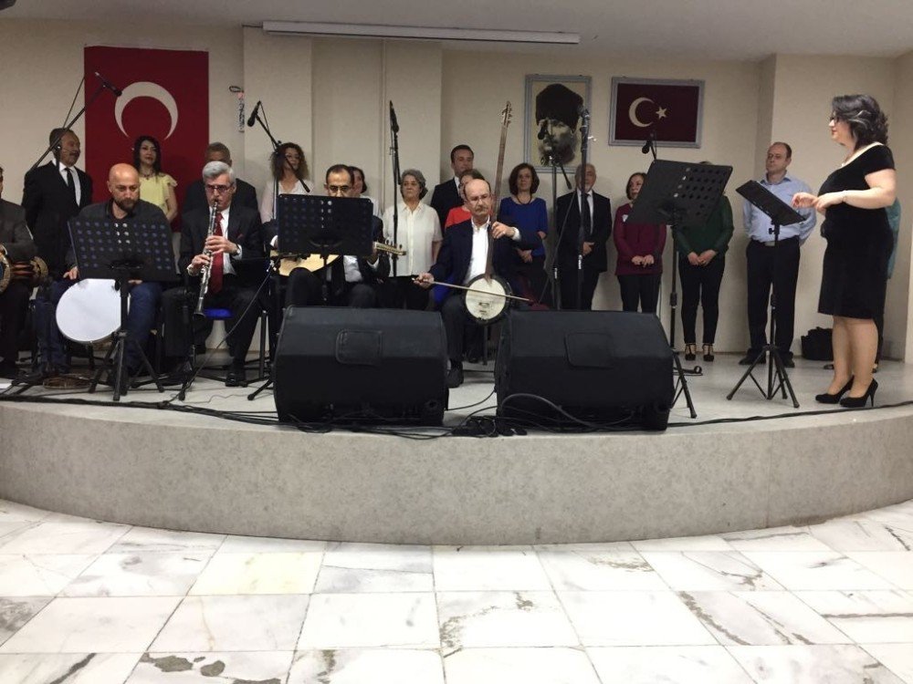 Huzurevindeki Yaşlılara Türk Sanat Müziği Konseri