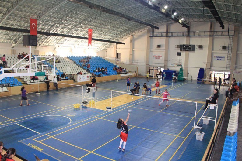 Yıldızlar Badminton Grup Müsabakaları Başladı