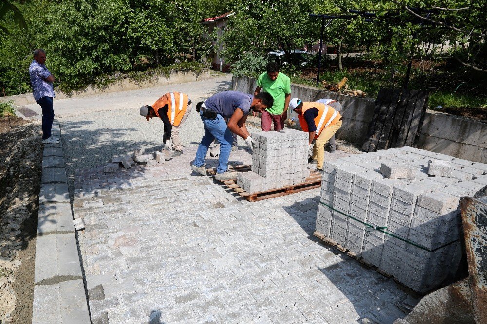 Başiskele’de Sokaklar Parke Taşlarıyla Kaplanıyor