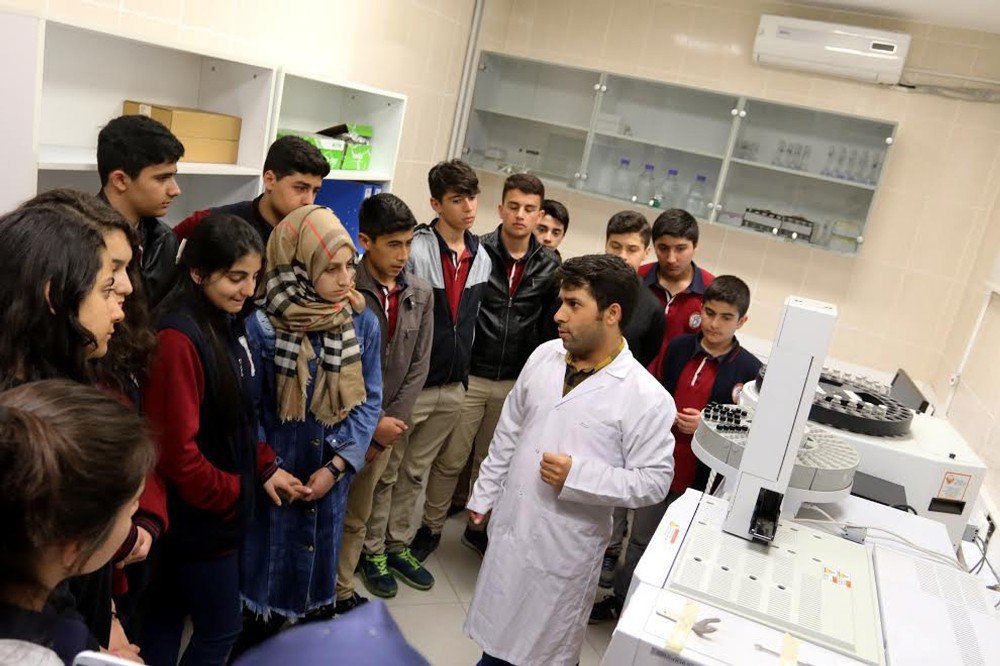 Bilgi Koleji Öğrencileri, Üniversite Laboratuvarını İnceledi