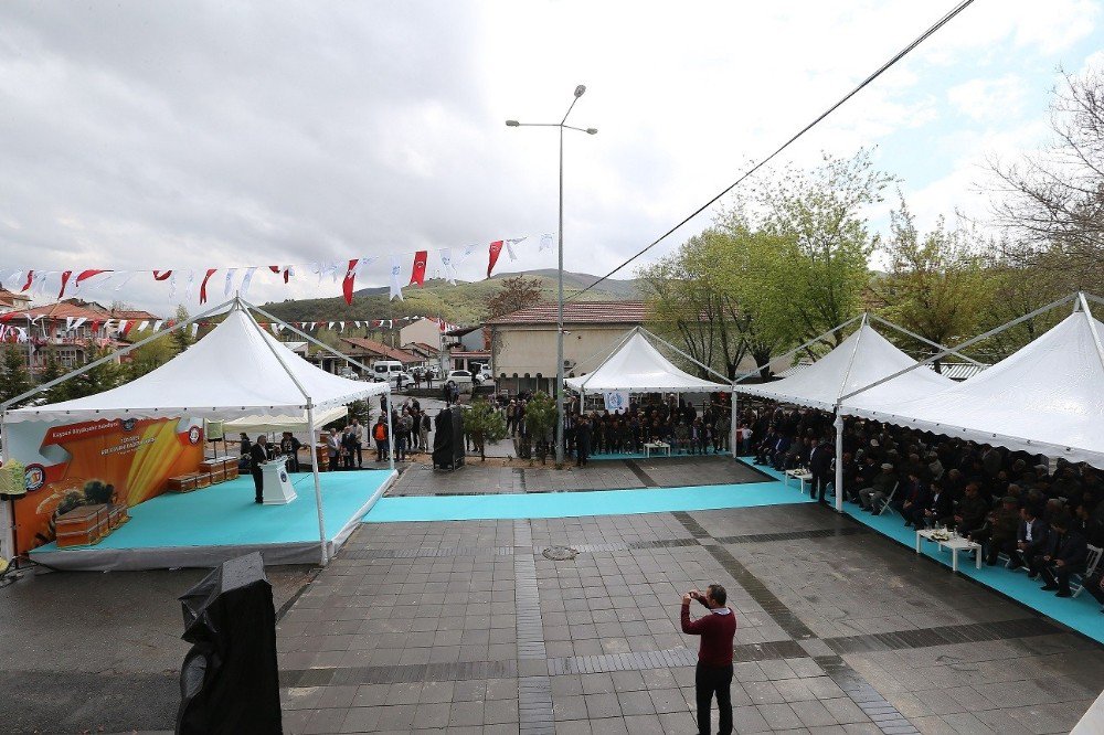 Büyükşehir Belediyesi Özvatan’da Arı Kovanı Dağıttı