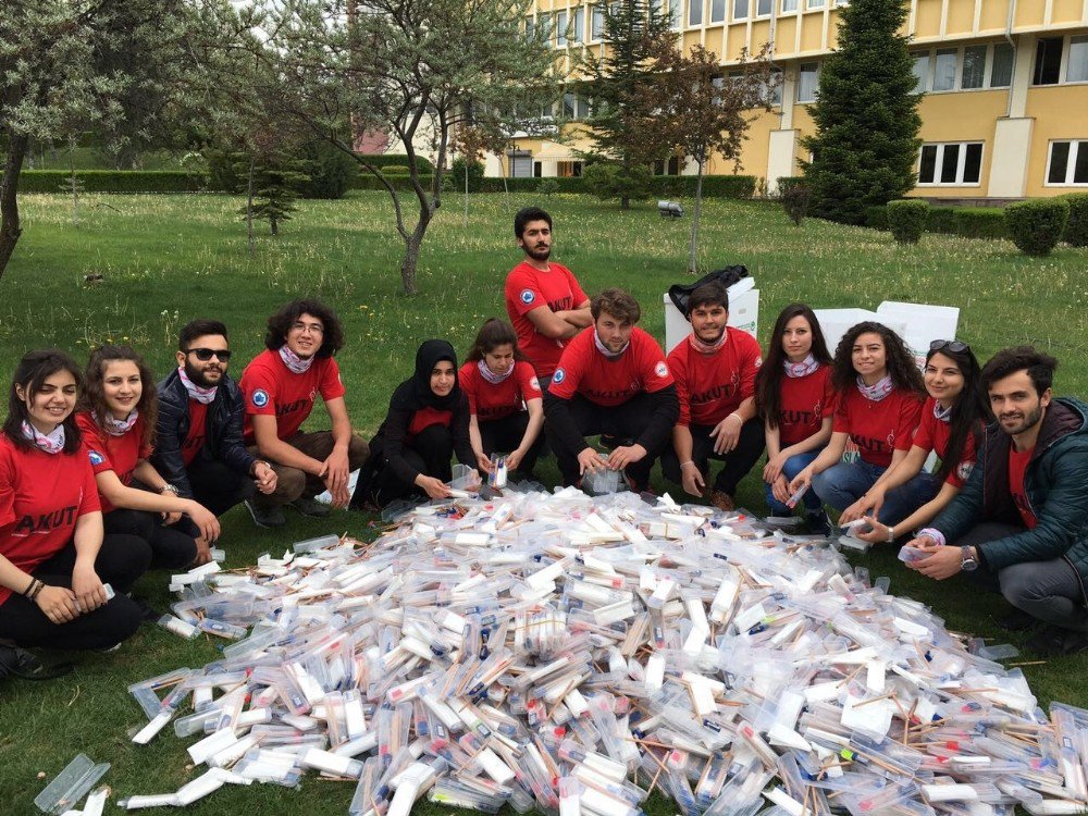 Ösym’nin Sınavlarda Verdiği Kırtasiye Malzemeleri Köy Okullarına Gönderiliyor