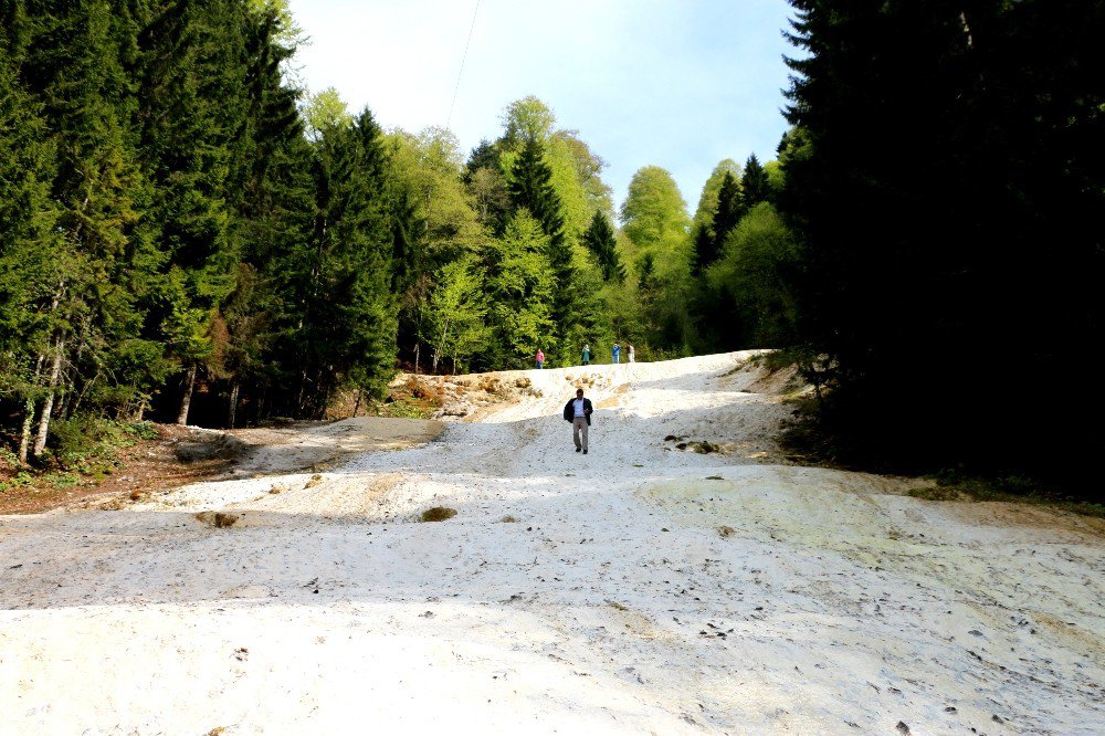 Abd’deki Yellowstone Ulusal Parkı’ndan Sonra Orman İçindeki Dünyanın En Büyük Travertenleri Giresun’da