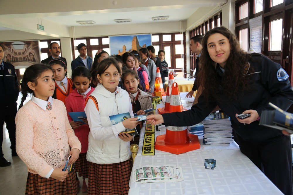 Hakkari’de Trafik Haftası Etkinlikleri