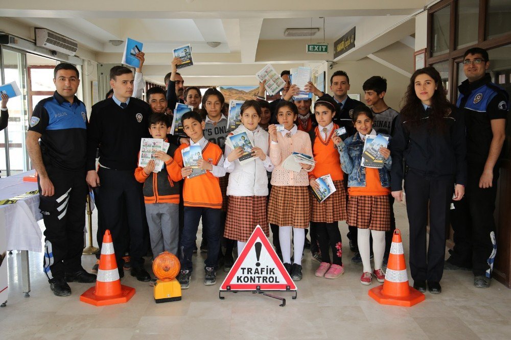 Hakkari’de Trafik Haftası Etkinlikleri