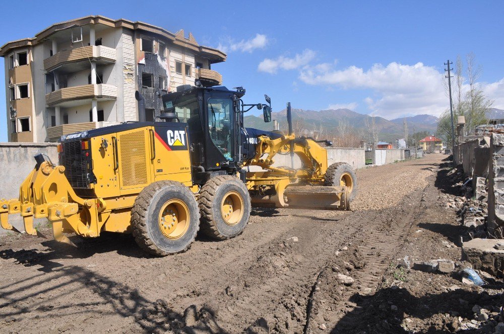 Yüksekova’da Yol Yapım Çalışması