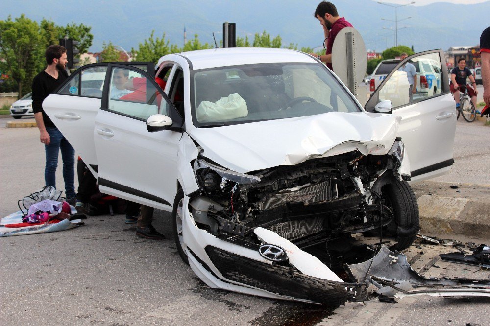 Kocaeli’de Trafik Kazası: 1’i Çocuk 6 Yaralı