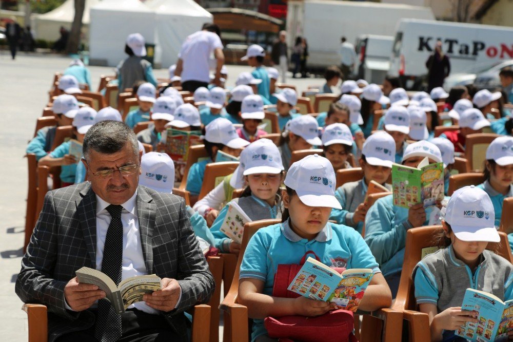 Başkan Akdoğan Kitap Okuma Etkinliğine Katıldı