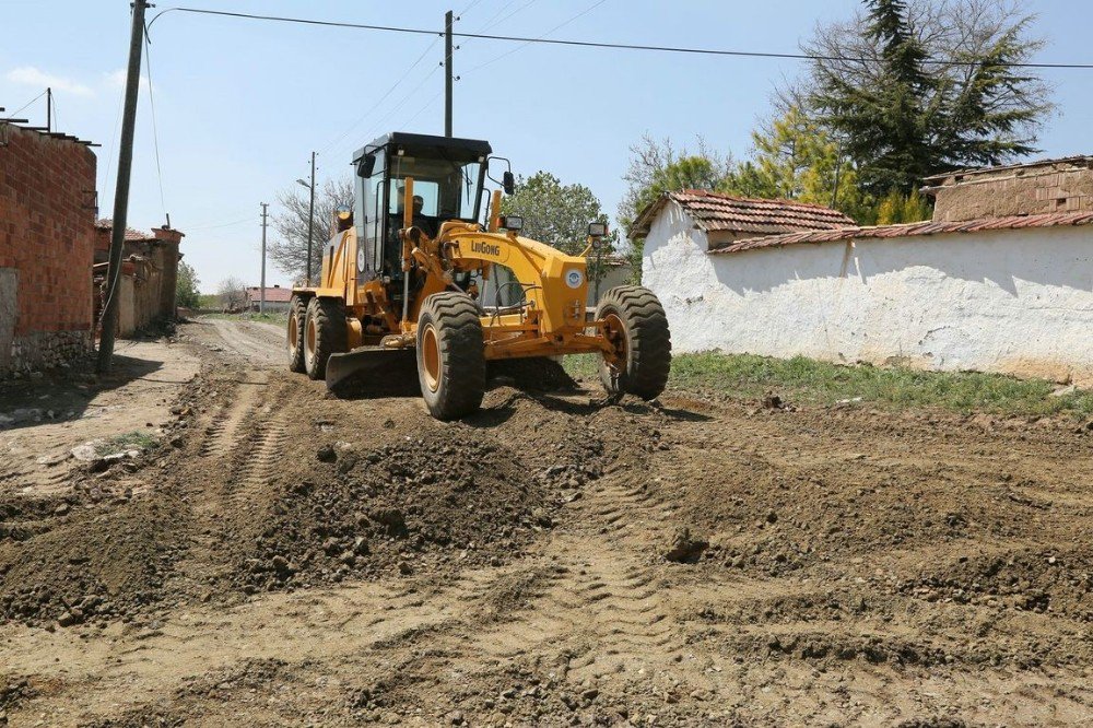 Sarıkavak Mahallesinde Yıllar Sonra Yol Çalışması