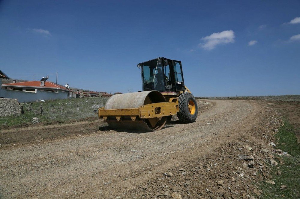 Sarıkavak Mahallesinde Yıllar Sonra Yol Çalışması