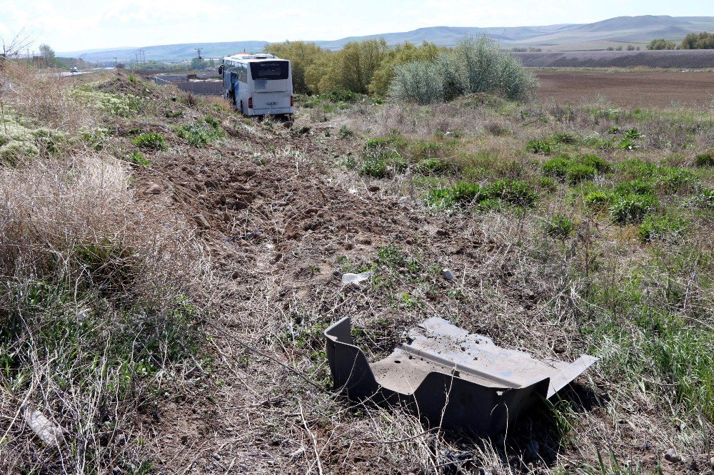 Yozgat’ta Yolcu Otobüsü Tarlaya Girdi: 10 Yaralı