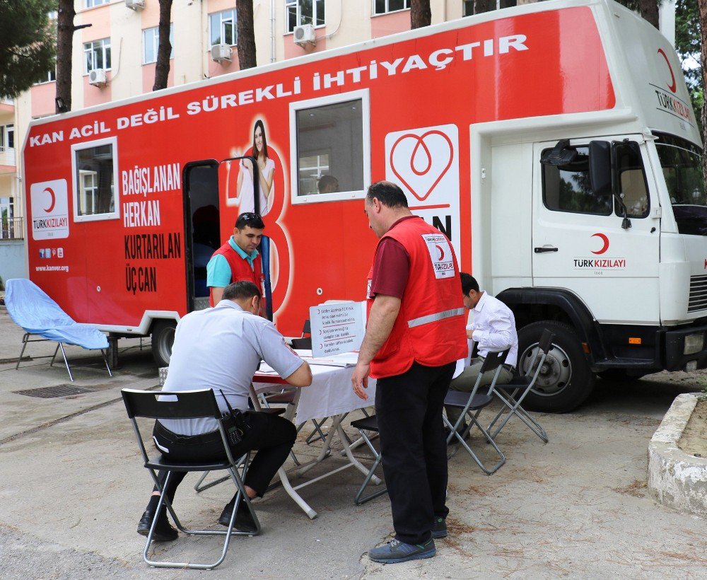 Yunusemre Belediyesinden Kızılay’a Kan Takviyesi