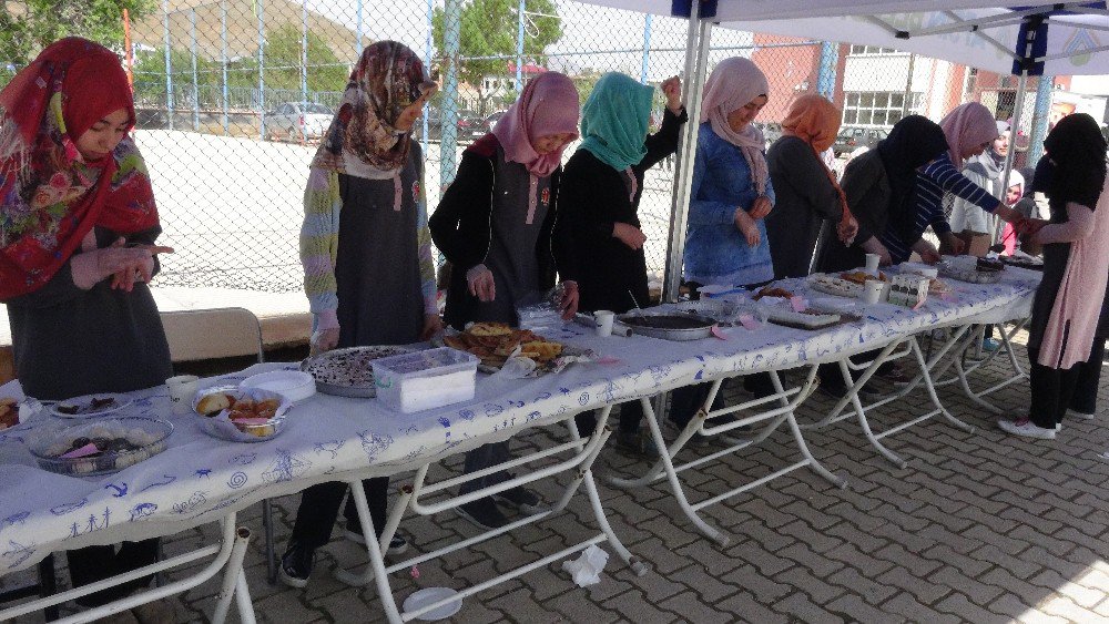 Öğrencilerden Anlamlı Kermes