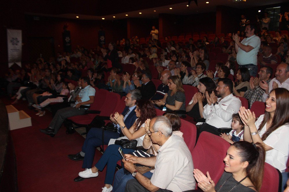 Değişim Koleji Öğrencileri Marifetlerini İngilizce Sergiledi