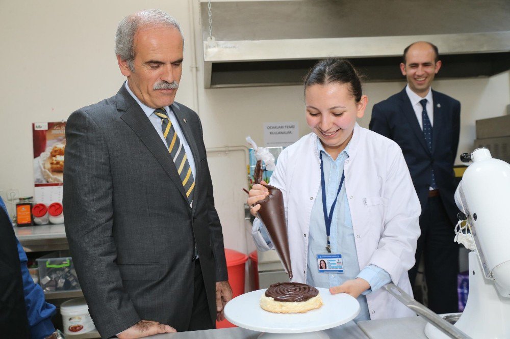 Busmek Vasıflı İş Gücü Yetiştiriyor