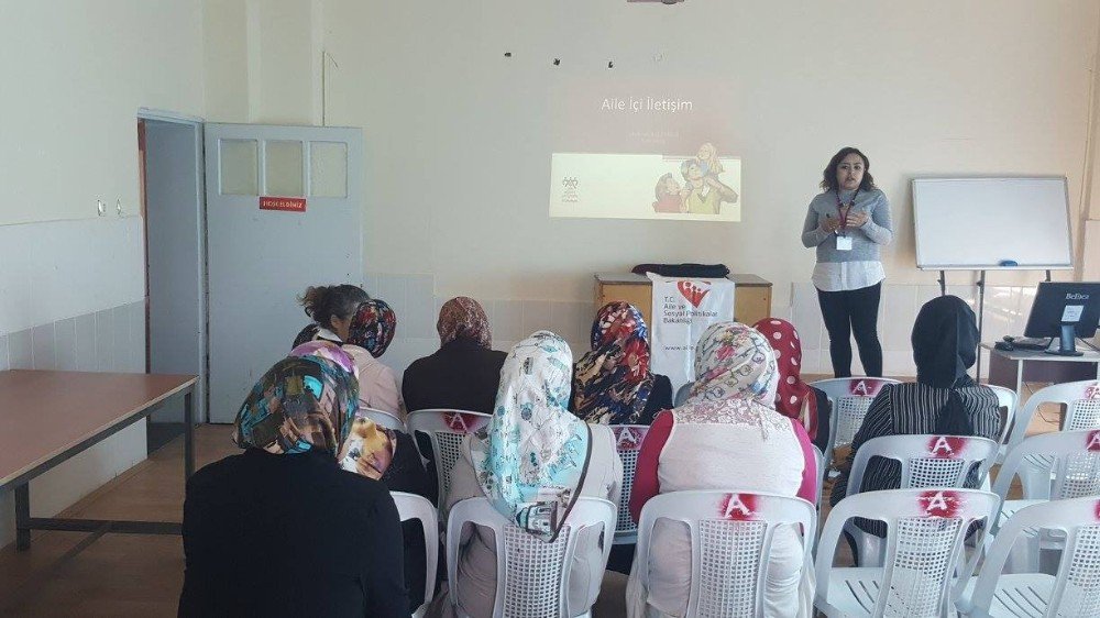 Hisarcık’ta ‘Aile İçi İletişim Ve Bilinçli Medya Kullanımı’ Eğitimi